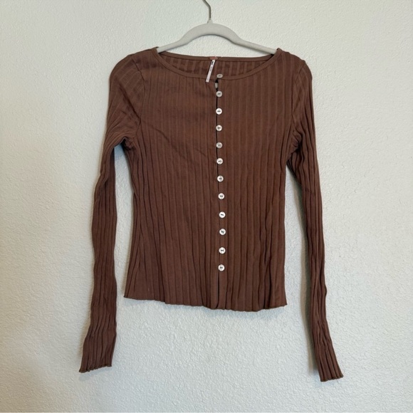 Free People Tilly Long-Sleeve Cardi Knit Ribbed Buttondown XL Tan color. NWOT - Picture 4 of 4